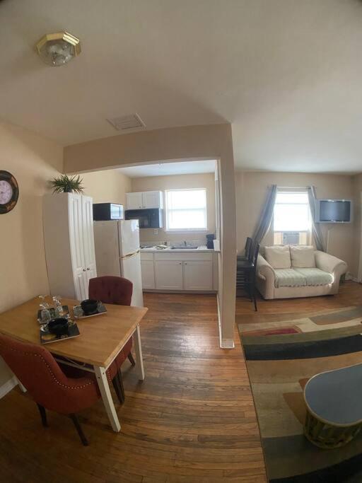 Private One-Bedroom 8 -Directly Across From Beach St. Pete Beach Esterno foto